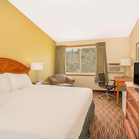 Days Inn By Wyndham Силверторн Экстерьер фото
